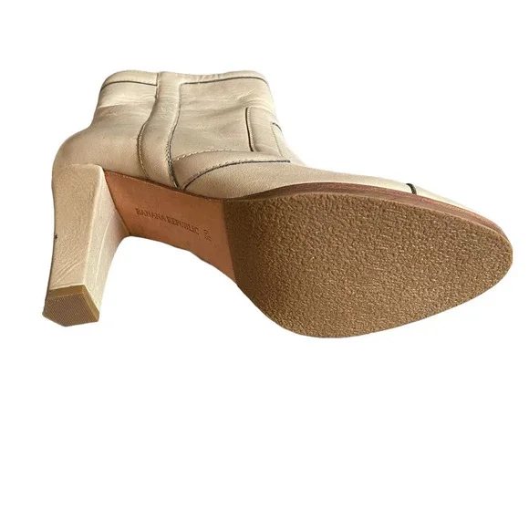 NWOT Banana Republic Womens Leather Ankle Bootie Side Zip Size 6.5 Cream - Picture 10 of 11